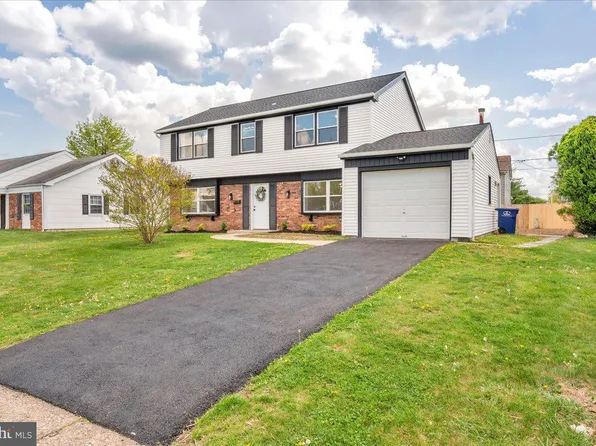 54 Gardenbrook Ln, Willingboro, NJ 08046