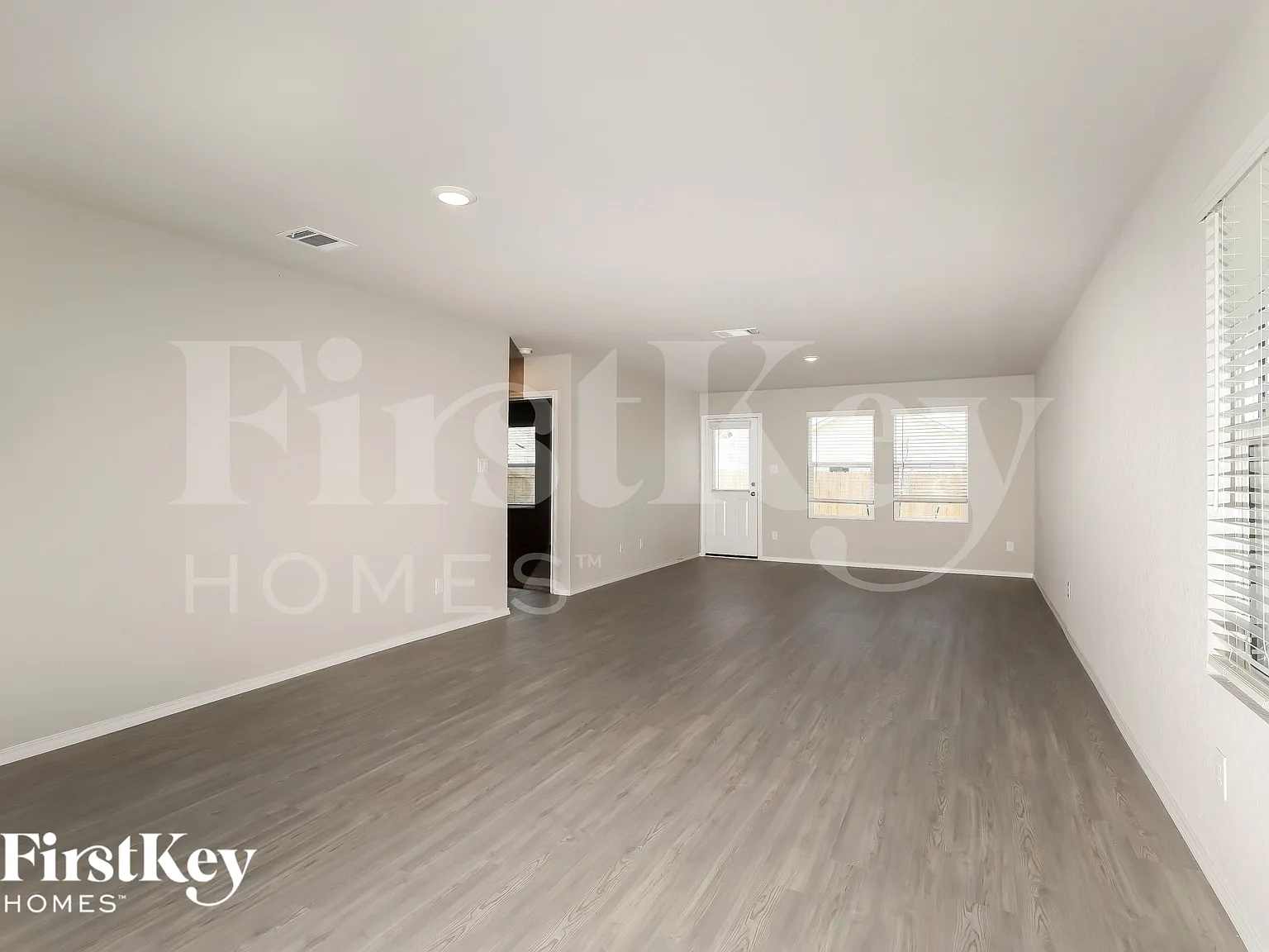 4 bed, 2.0 bath, 1627 sqft, $1,590 — Photo 3