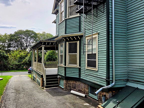 3rd image of 912 Riverside Ave APT 1