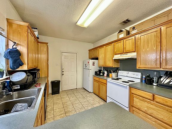 2nd image of 1318 James Ave #B