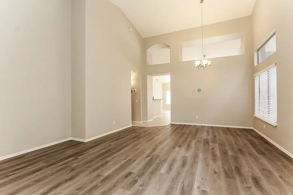 4 bed, 2.0 bath, 2027 sqft, $2,755 — Photo 4