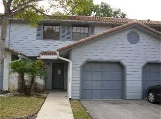 9024 Vineyard Lake Dr, Plantation, FL 33324