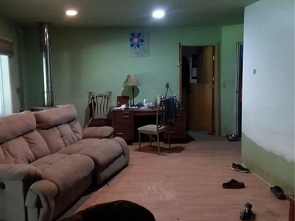 5th image of 551 NE Snowcap Dr