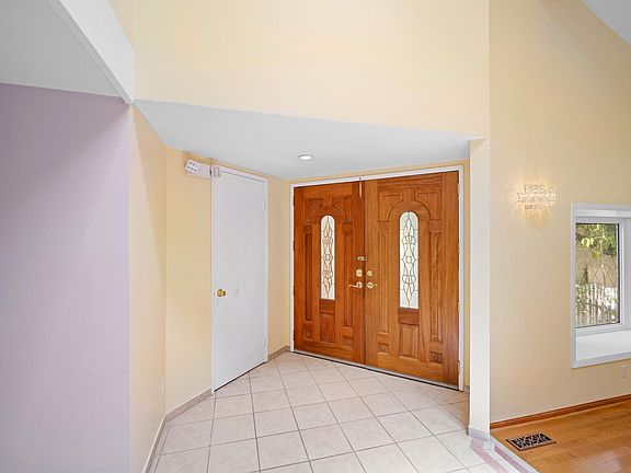 2nd image of 3820 Honolulu Ave