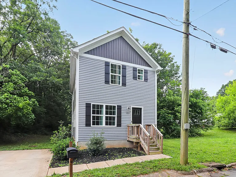 1007 Wilmouth St — Photo 1