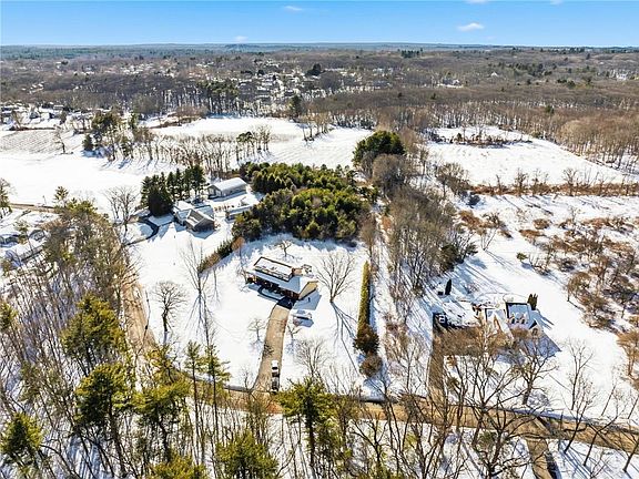 3rd image of 80 Swan Rd