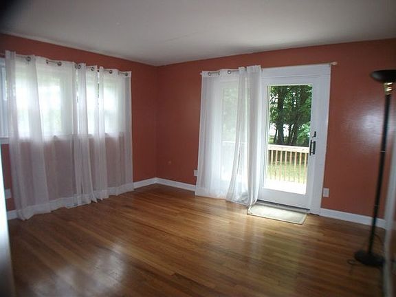 4th image of 25 Lakeview Dr