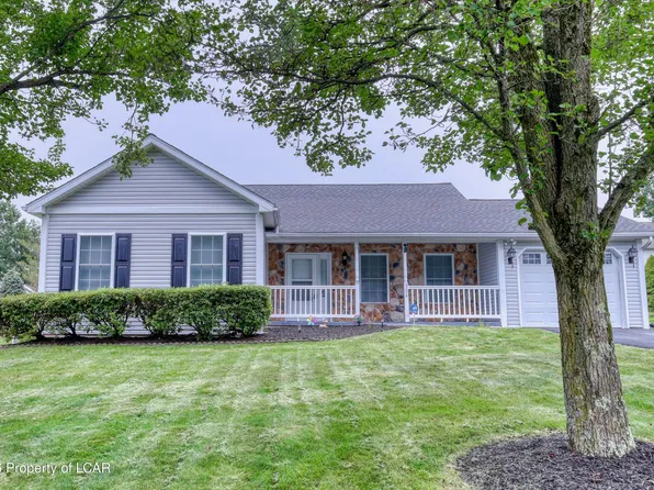 304 Golden Oaks Dr, White Haven, PA 18661