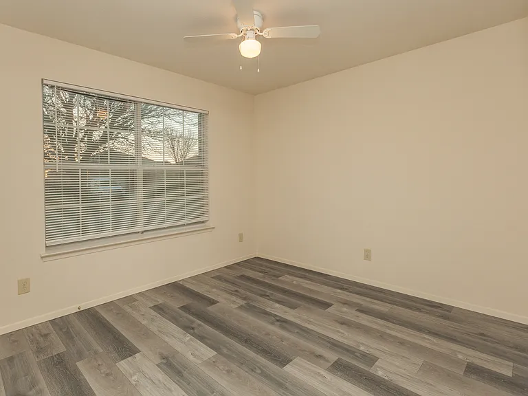 416 Joyce Way — Photo 12