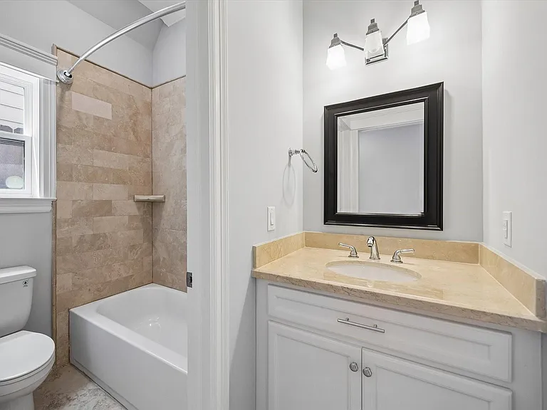 609 Rutland St #B — Photo 22