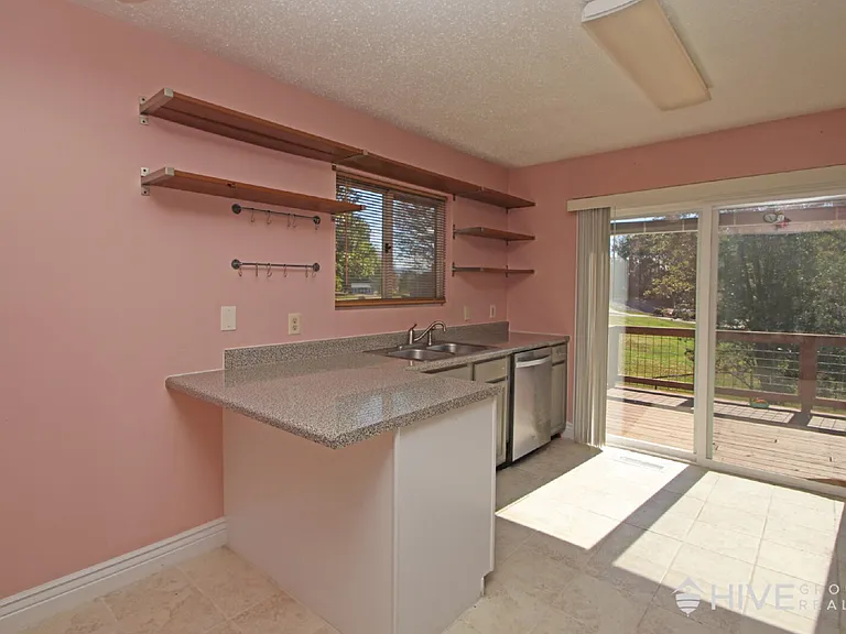 1041 Oak View Ct — Photo 7