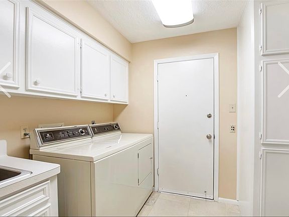4th image of 16040 Dunes Dr