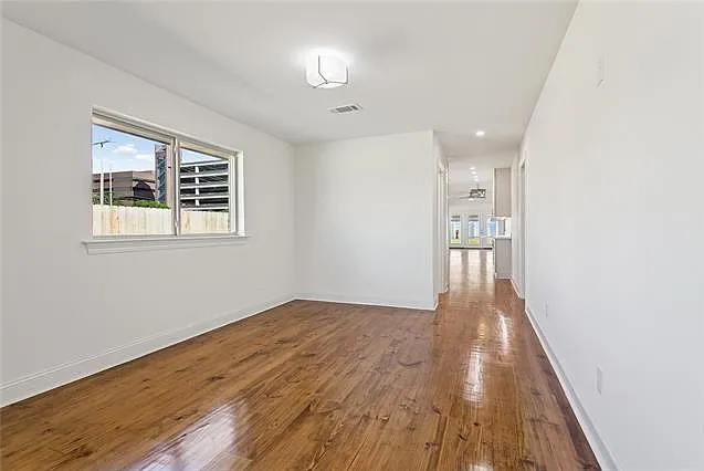 3 bed, 3.0 bath, 1906 sqft, $2,800 — Photo 2