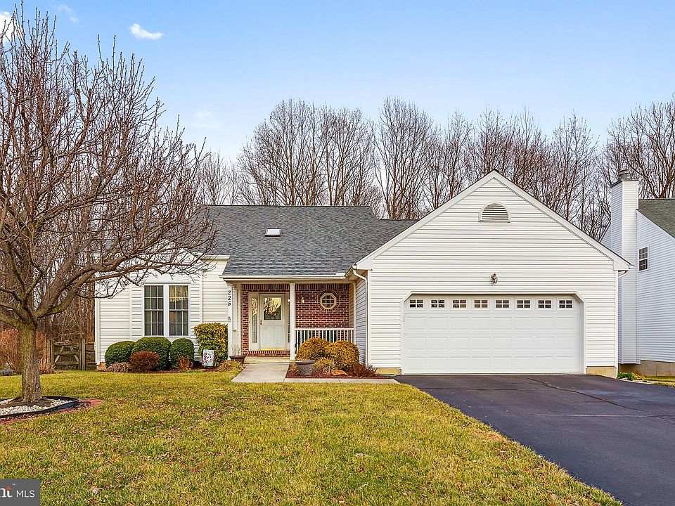 1st image of 225 E Flagstone Dr