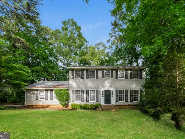 1672 Briarbend Ct, Stone Mountain, GA 30088