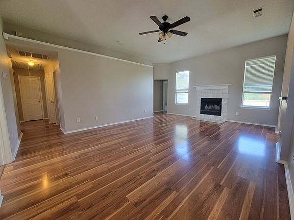 2nd image of 1020 Parkwood Trl