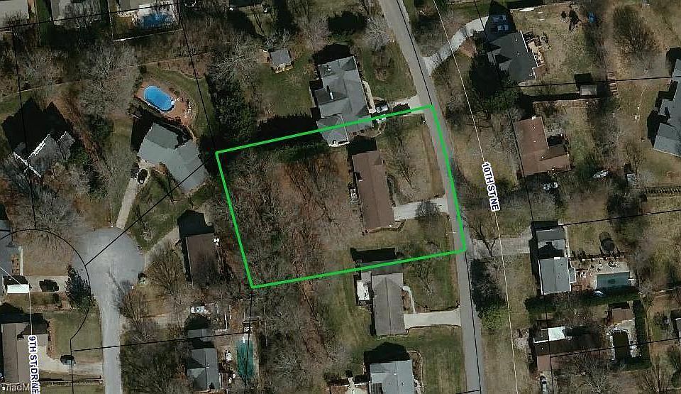 2nd image of 3725 10th St NE