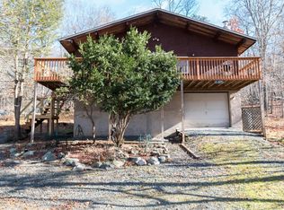 5192 Minks Pond Rd, Bushkill, PA 18324