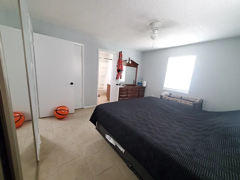 909 Howard St — Photo 18