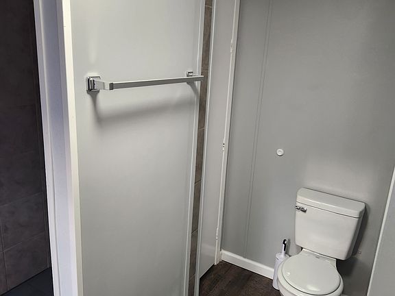 4th image of 415 Summit Dr