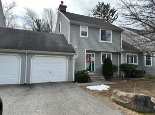 6 Mohegan Sq, Mansfield, CT 06250