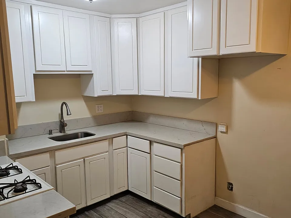 12136 Burbank Blvd #102