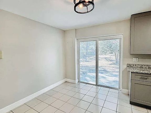 5th image of 5015 Lee Blvd