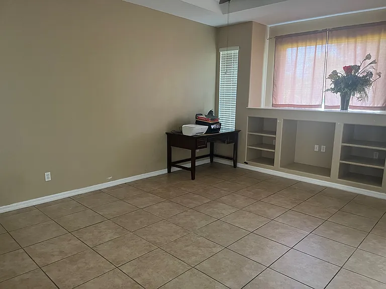 Does not come with printers (broken), but includes table.