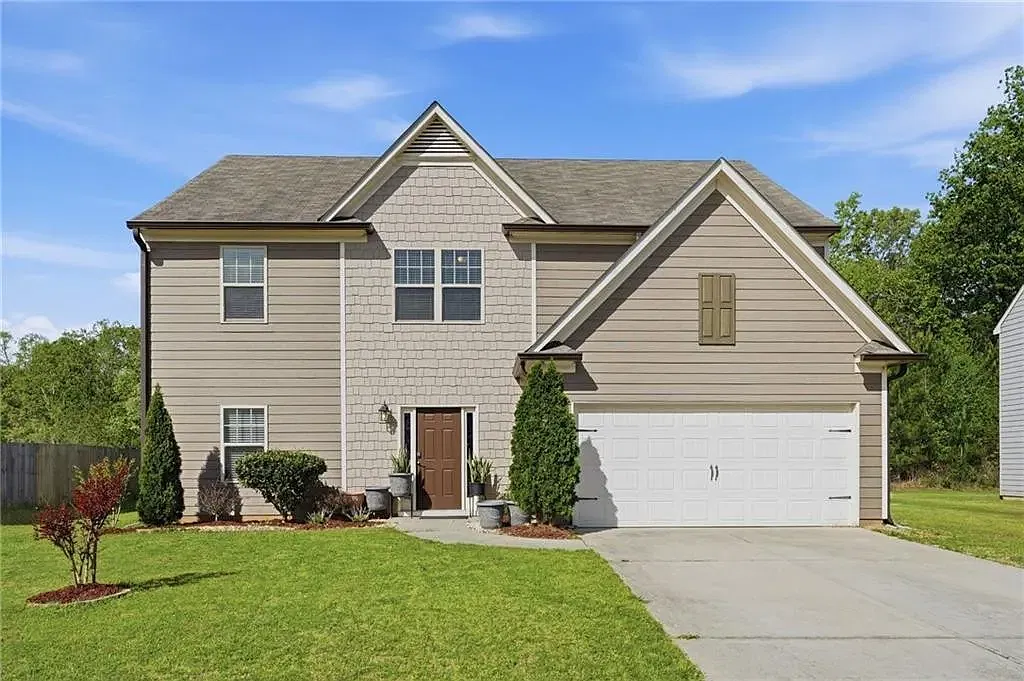 5 bed, 2.5 bath, 2654 sqft, $2,450 — Photo 1