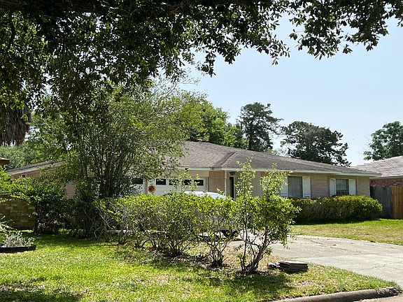 3rd image of 16727 Forest Bend Ave