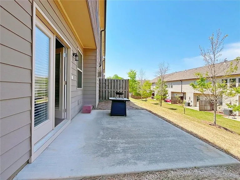 330 Holdings Dr — Photo 29