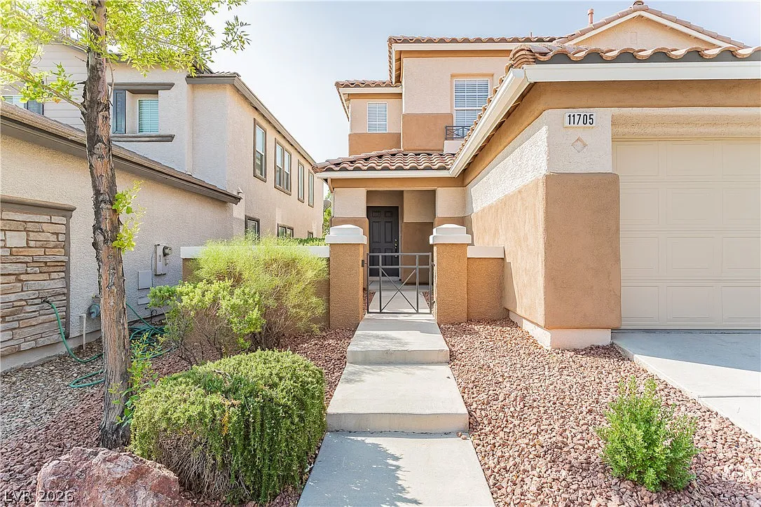 4 bed, 2.5 bath, 2532 sqft, $3,000 — Photo 2