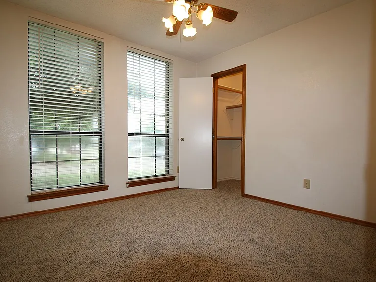 420 Birchwood Ln — Photo 15