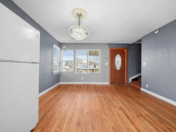 4th image of 14410 Marshfield Ave