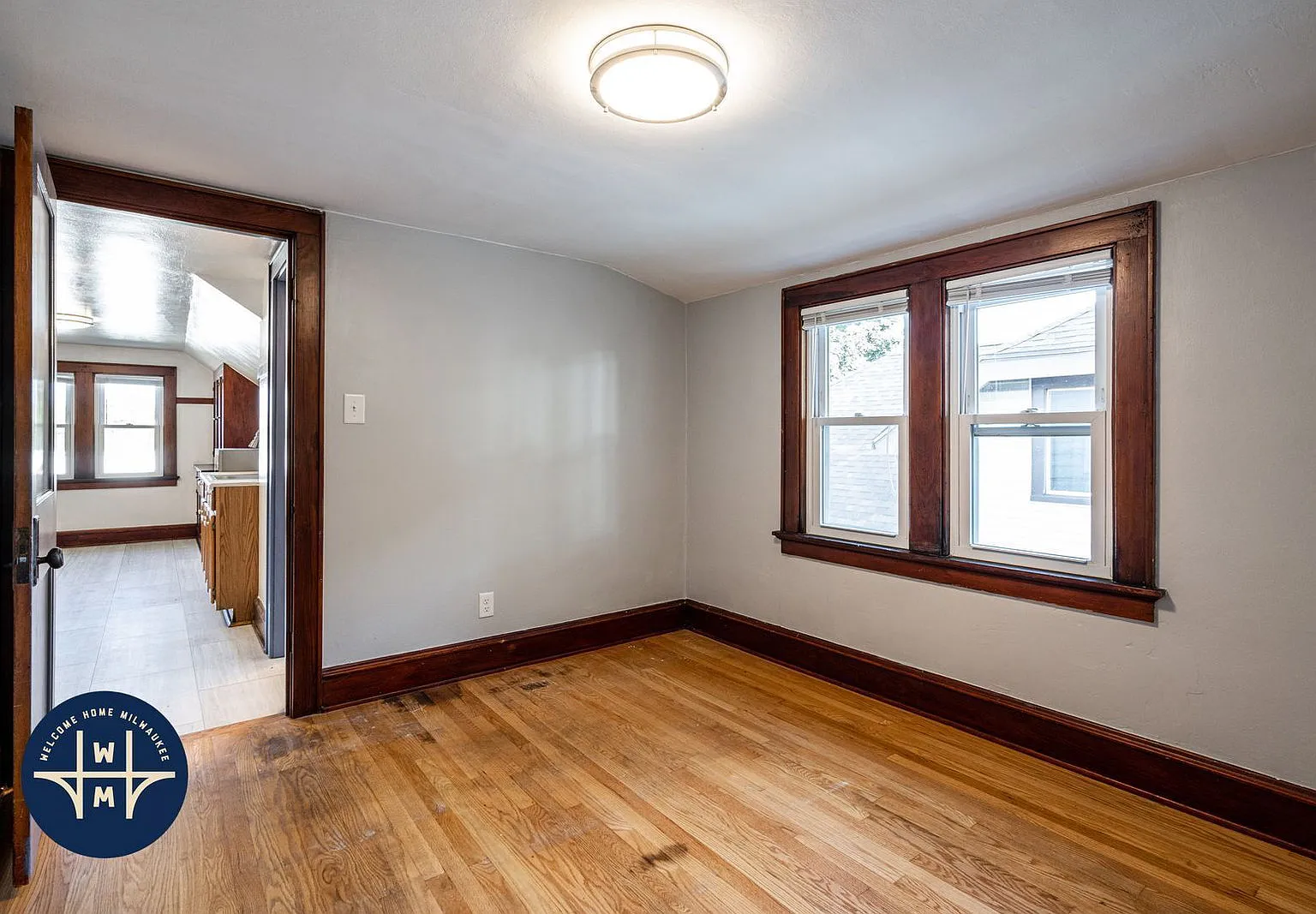 2 bed, 1.0 bath, 858 sqft, $1,498 — Photo 2