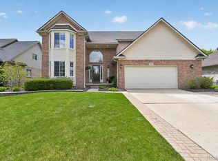 27073 Hawthorne Blvd, Flat Rock, MI 48134