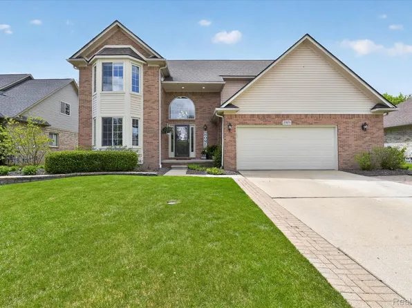 27073 Hawthorne Blvd, Flat Rock, MI 48134