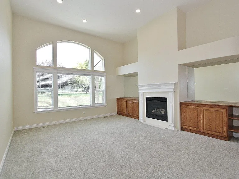 4109 E Man O War Dr — Photo 1