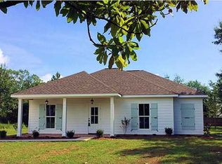 134 Lakewood Dr, Waveland, MS 39576