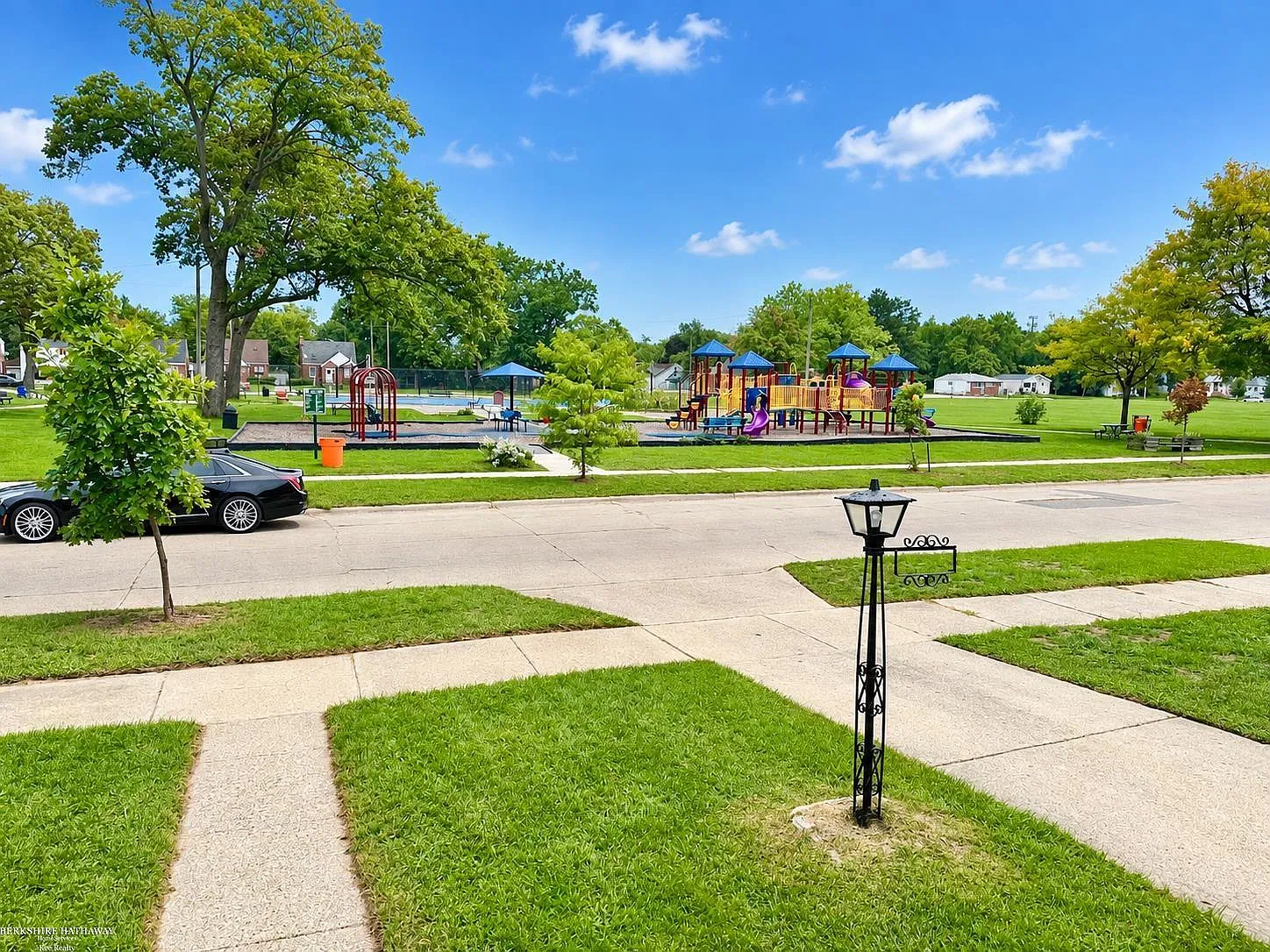 3 bed, 1.0 bath, 1200 sqft, $2,600 — Photo 4