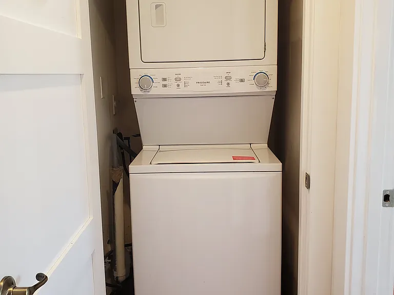 426 W 6th St #5 — Photo 9