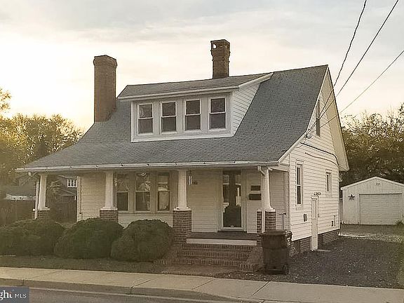 3rd image of 907 Peachblossom Ave