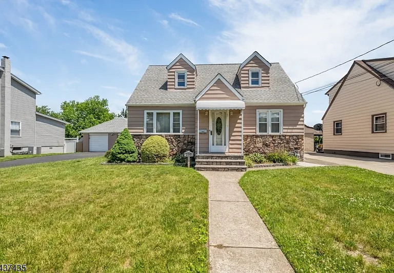 203 Charlton Ave — Photo 1