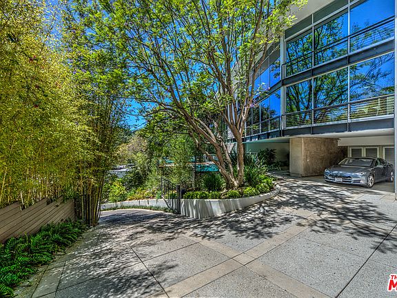 3rd image of 2207 N Bowmont Dr