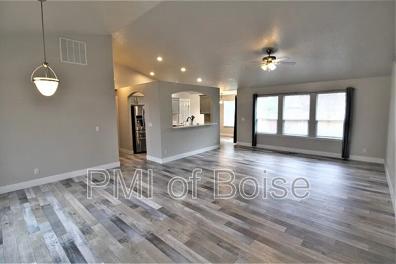 3 bed, 2.0 bath, 1513 sqft, $2,125 — Photo 4