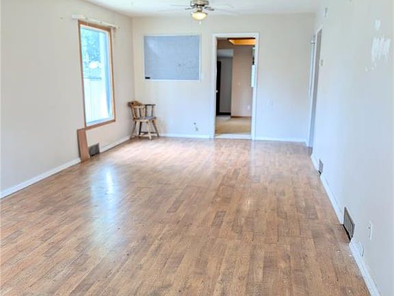 3rd image of 4366 PRICE AVENUE