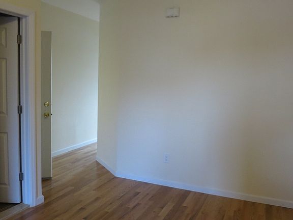 5th image of 1099 Longwood Ave