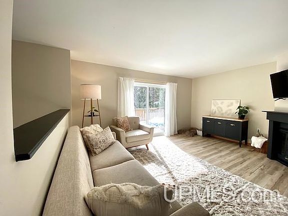 5th image of 328 Fernwood Dr