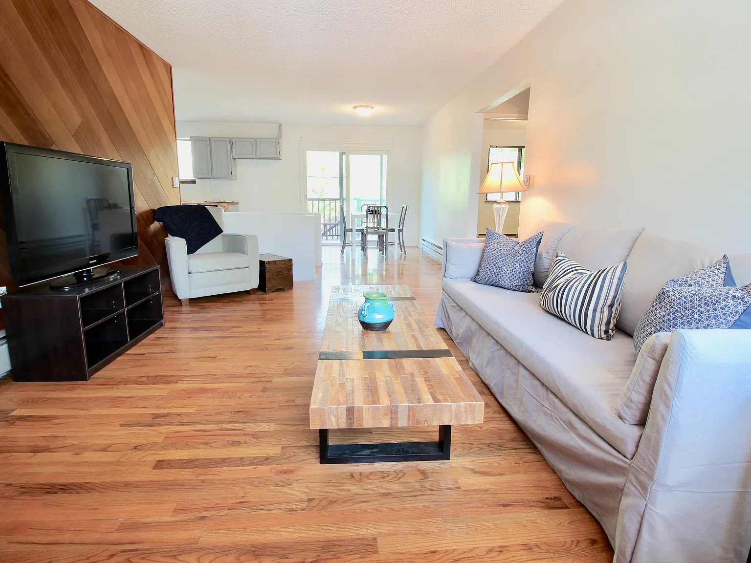 4 bed, 1760 sqft, $2,900 — Photo 2