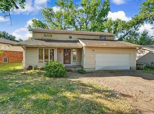 2132 Country Hills Rd, Salina, KS 67401